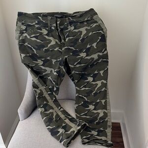 Torrid Women's plus size Camouflage Cropped Pants